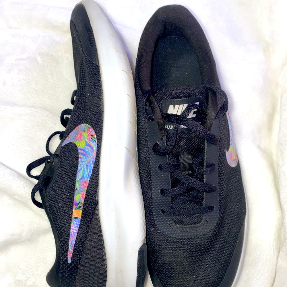 Woman’s 9.5 nike shoes